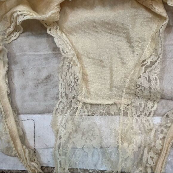 Lot of two Pairs of Ladies Vintage Intimate Moments Brand Lace Panties Size 7 - Picture 11 of 13